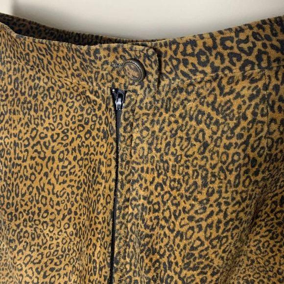 Vintage 80s suede leather cheetah print skirt. High waisted leather skirt. 26 - Picture 4 of 7